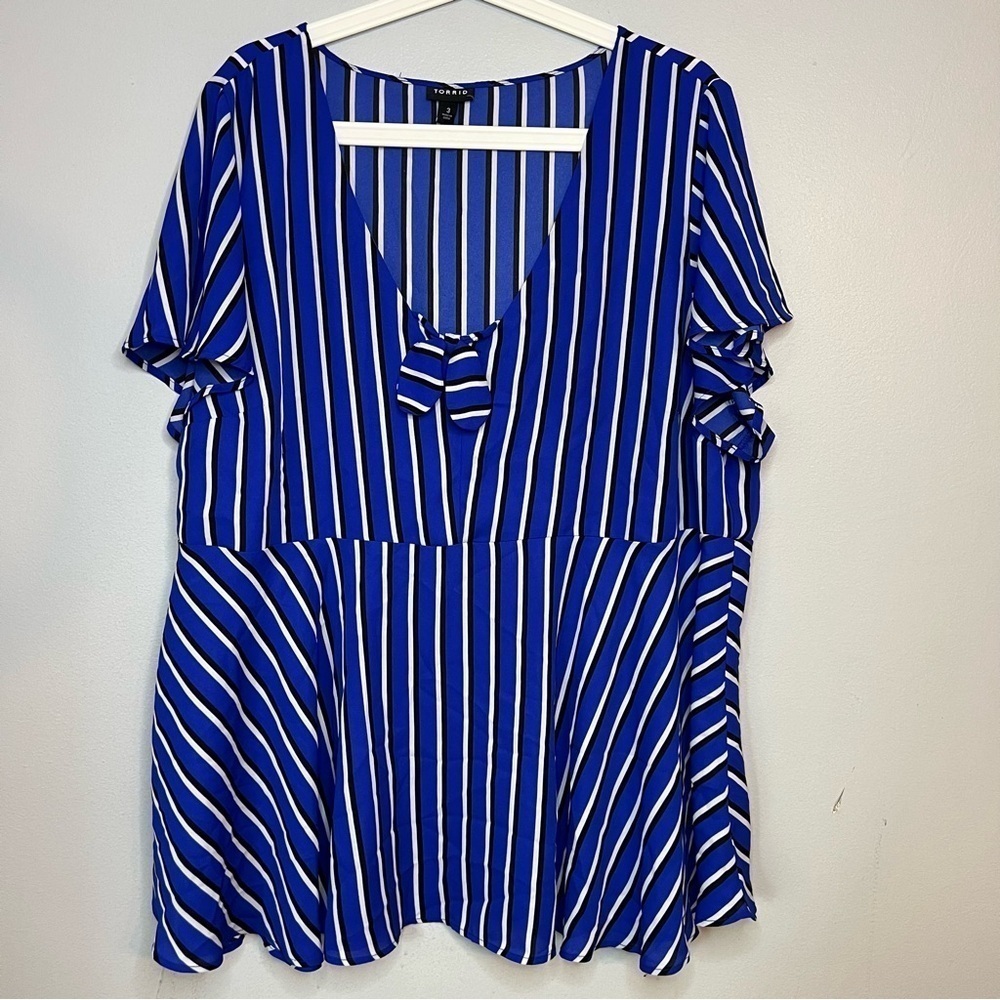 Torrid Womens Plus Sz 3X Blue White Striped With Bow Blouse Flutter Short Sleeve